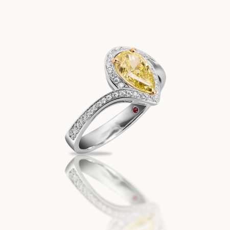 Unazë Fejese me Diamant Pear