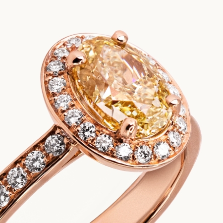 Unazë Fejese me Diamant Oval Kaf