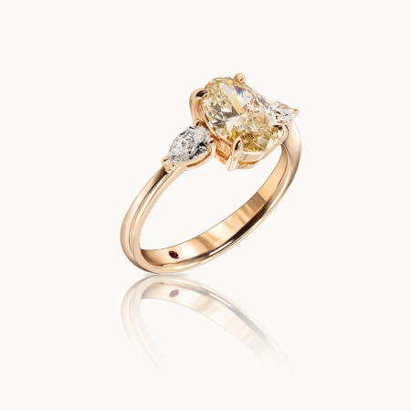 Unazë Fejese me Diamant Oval Kaf