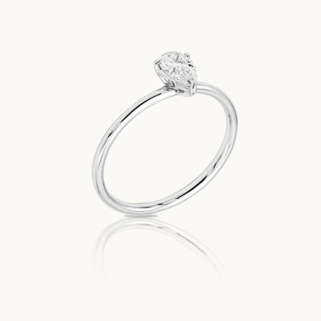 Unazë Fejese me Diamant Pear
