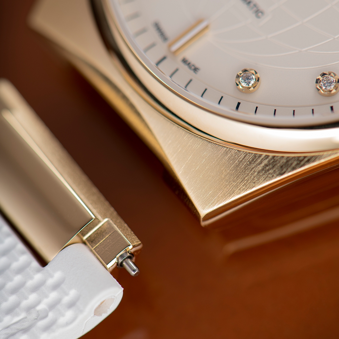 FC-303V2NH3B _Detail_3_Photo(c)Eric_Rossier_HD copy