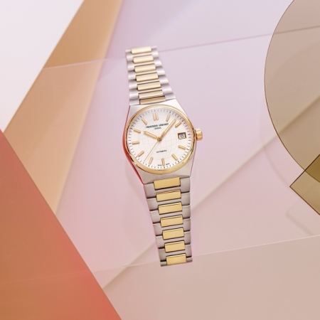 FC-303V2NH3B _PR_1_Photo(c)Eric_Rossier_HD copy