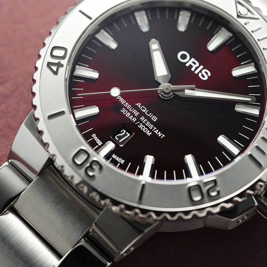 Men’s Watch Aquis Date Relief