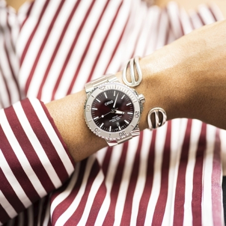 Men’s Watch Aquis Date Relief