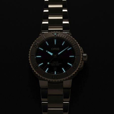 Men’s Watch Aquis Date Relief