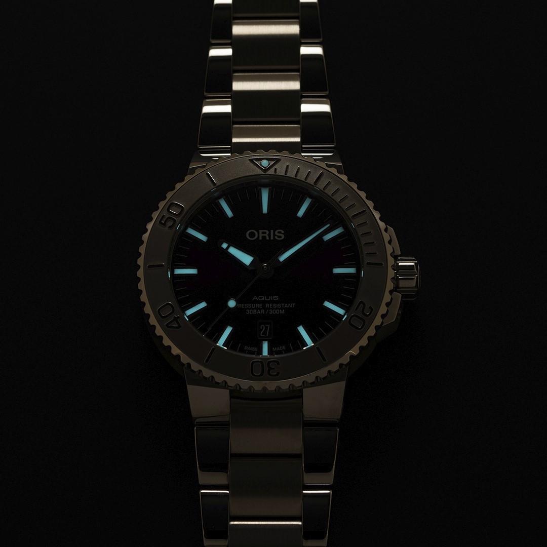 Men’s Watch Aquis Date Relief