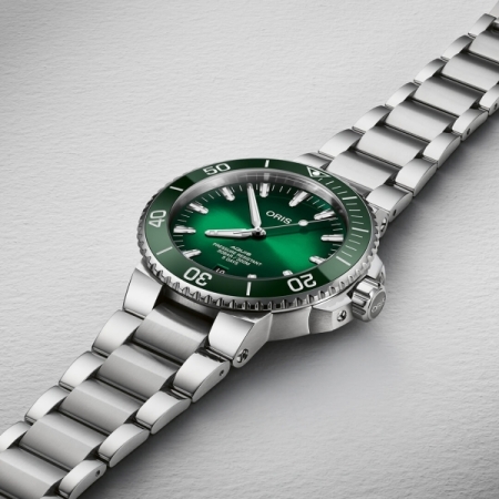 ore meshkujsh oris _0030_01 400 7763 4157-07 8 24 09PEB – Aquis Date Calibre 400_HighRes_16625 copy