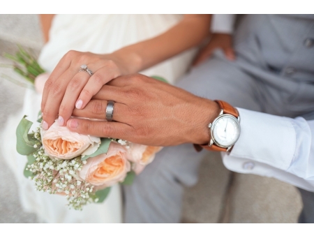 10 gjërat që duhet të dini përpara se të blini unazat tuaja të martesës.